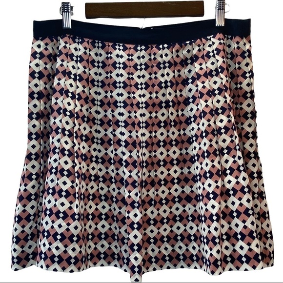 J. Crew Women’s Navy, Pink, Cream Diamond Print Pleated Skirt 100% Silk Size 10 - Picture 11 of 11